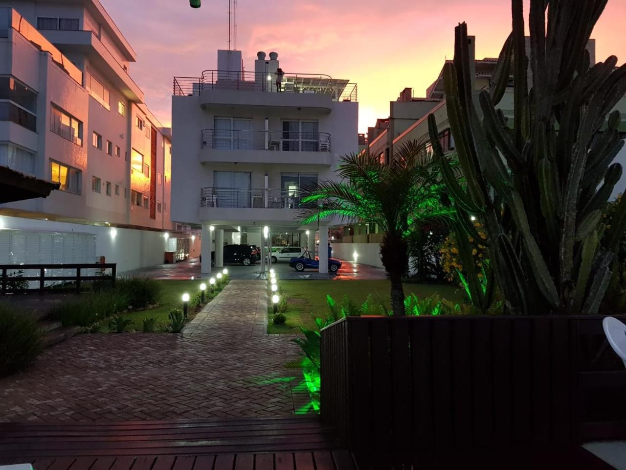 Ingleses Seashore Apartment